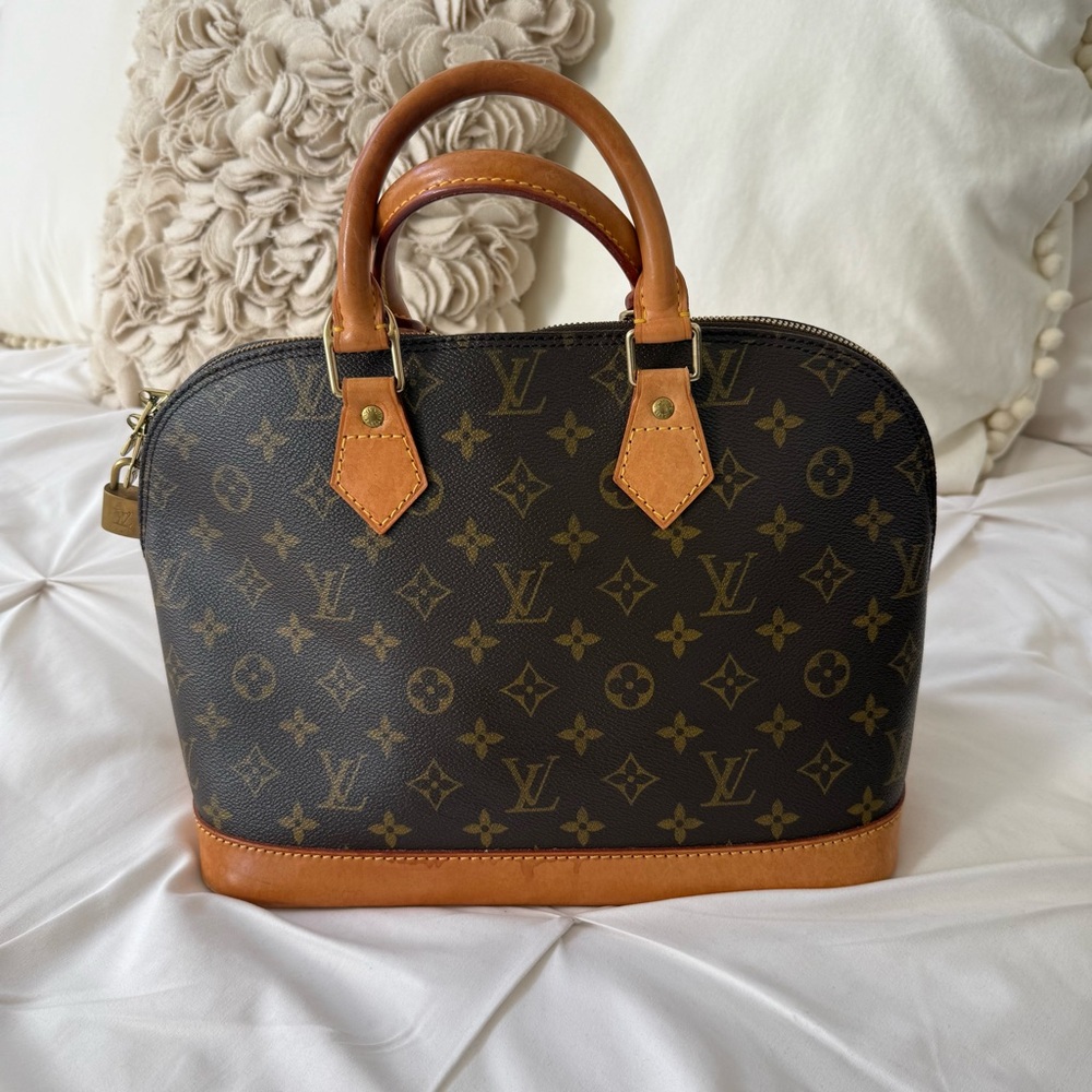 Louis Vuitton Monogram Alma PM Brown Monogram Handbag. Classic and Timeless. EUC